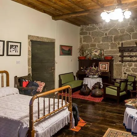 Casa Do Pacio Sabadelle Homestay *
