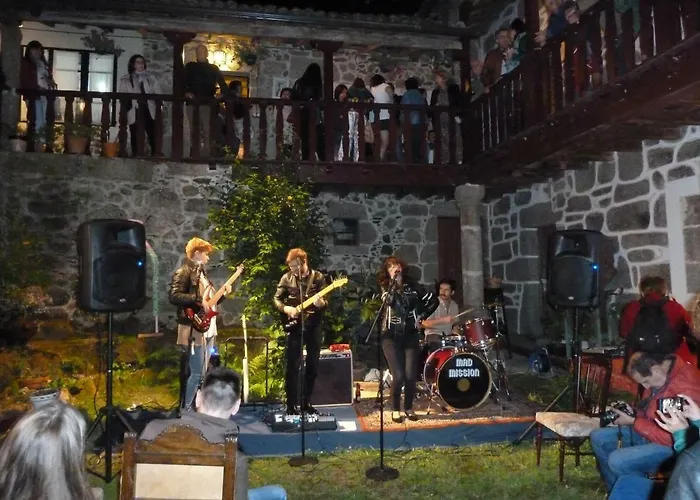 Casa Do Pacio Sabadelle Δωμάτια σε οικογενειακή κατοικία *